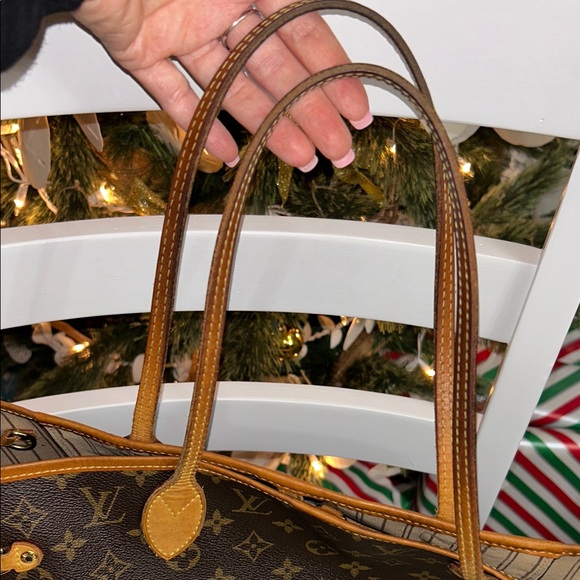 Louis Vuitton Neverfull MM - Picture 14 of 17